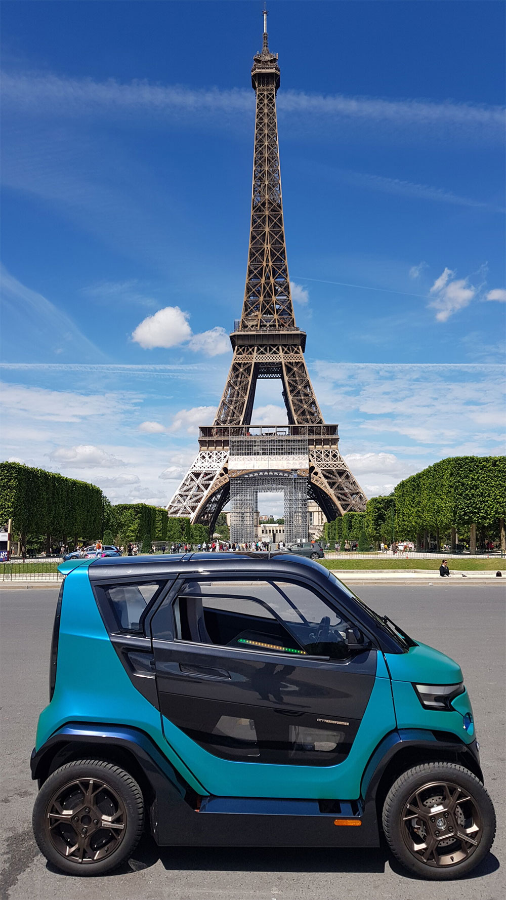CITY TRANSFORMER AND THE SHAPE-SHIFTING ALL-ELECTRIC CT-1 MAKE MONDIAL DE L’AUTO DEBUT
